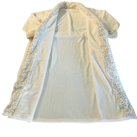 Natori Cream Robe With Leopard Trim in brown,gray and cream Size Large - Picture 8 of 13
